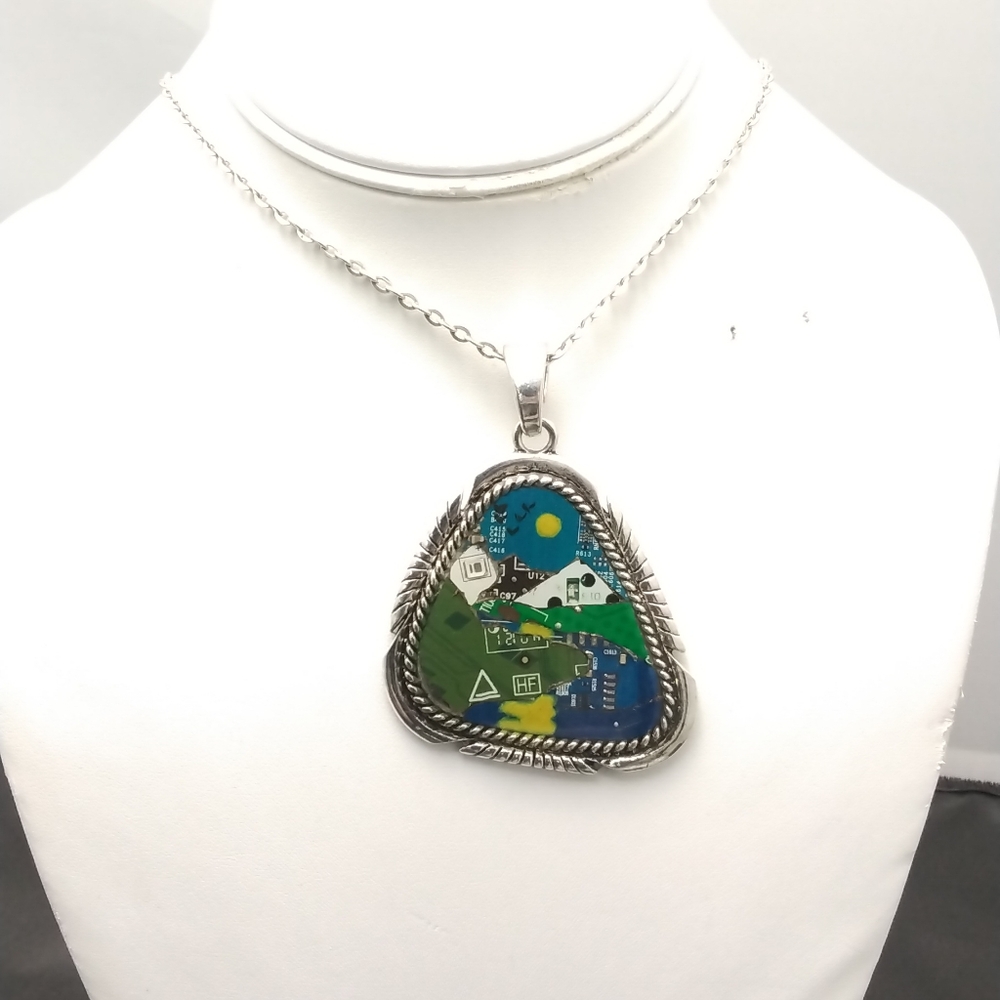 GEEK BLING -Handcrafted Scenery Pendant